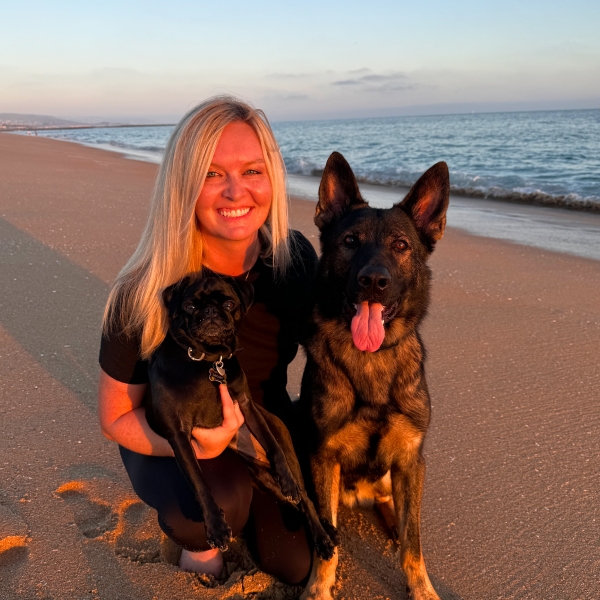 Emily Smith is the founder of HonestWaves the smart device charging locker company in Signal Hill California